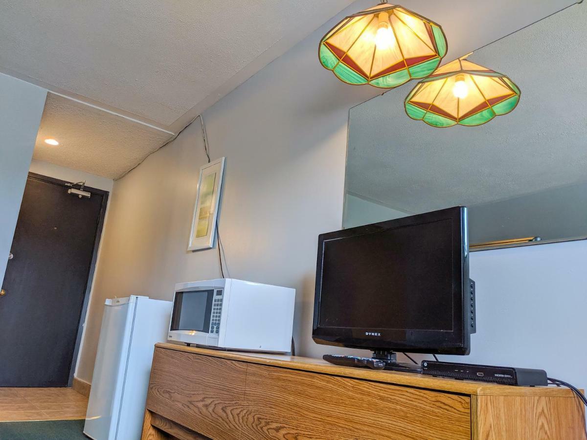 Skyline Motel เฟรดริกตัน ภายนอก รูปภาพ